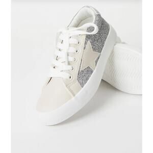 FabKids Silver Glitter Star Sneakers - Size 4 -